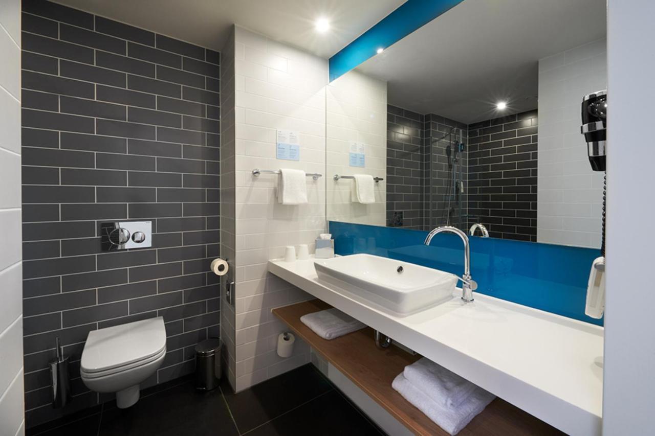 Holiday Inn Express & Suites - Basel - Allschwil By Ihg Extérieur photo