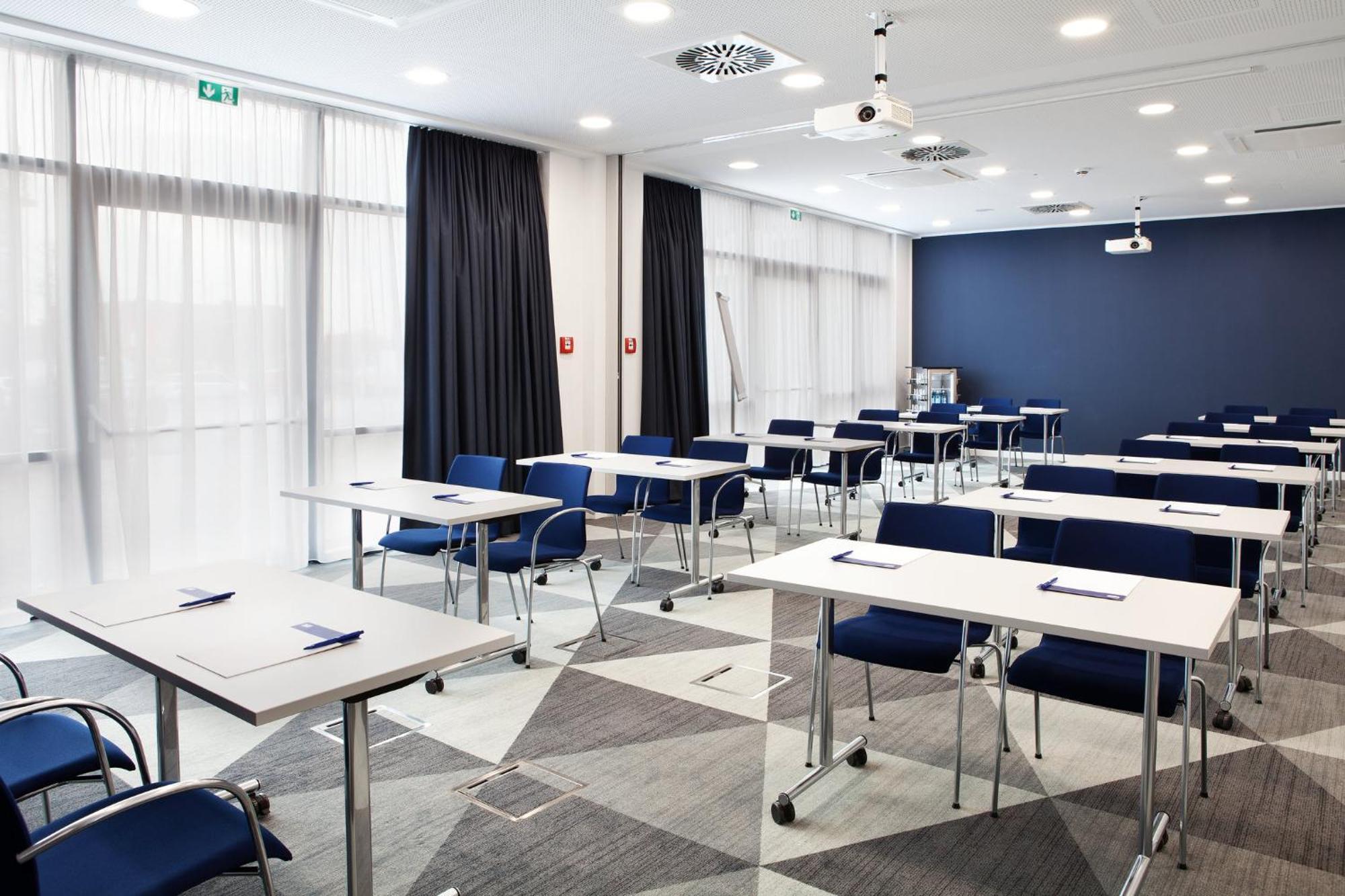 Holiday Inn Express & Suites - Basel - Allschwil By Ihg Extérieur photo