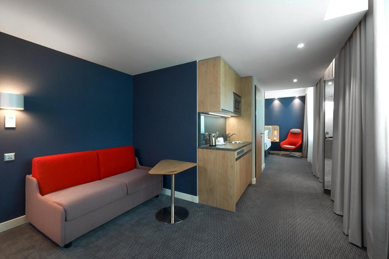 Holiday Inn Express & Suites - Basel - Allschwil By Ihg Extérieur photo