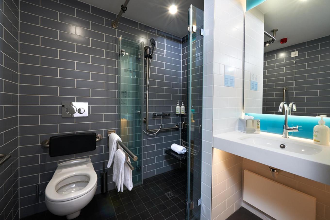 Holiday Inn Express & Suites - Basel - Allschwil By Ihg Extérieur photo