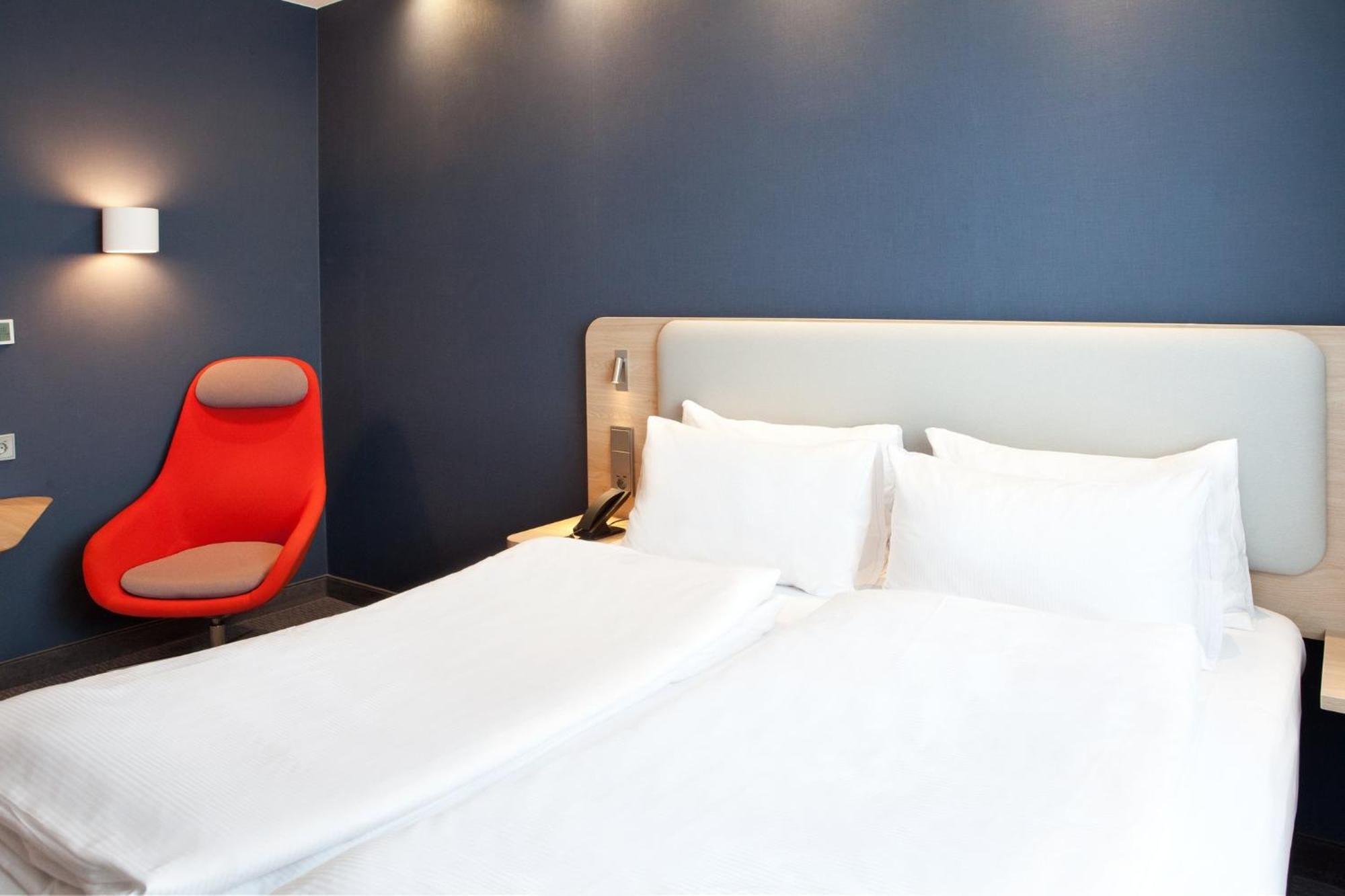 Holiday Inn Express & Suites - Basel - Allschwil By Ihg Extérieur photo